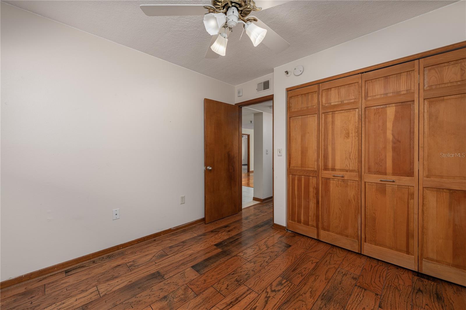 Image 24 of 38 For 1162 Carmel Circle 250