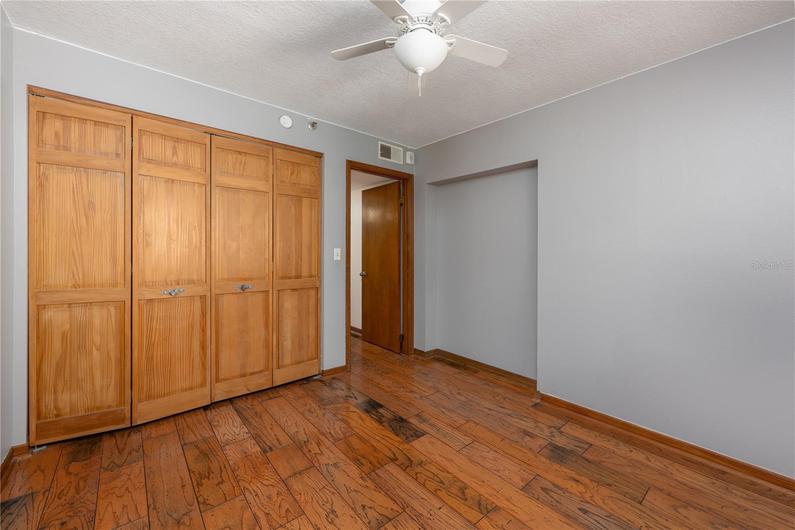 Image 27 of 38 For 1162 Carmel Circle 250
