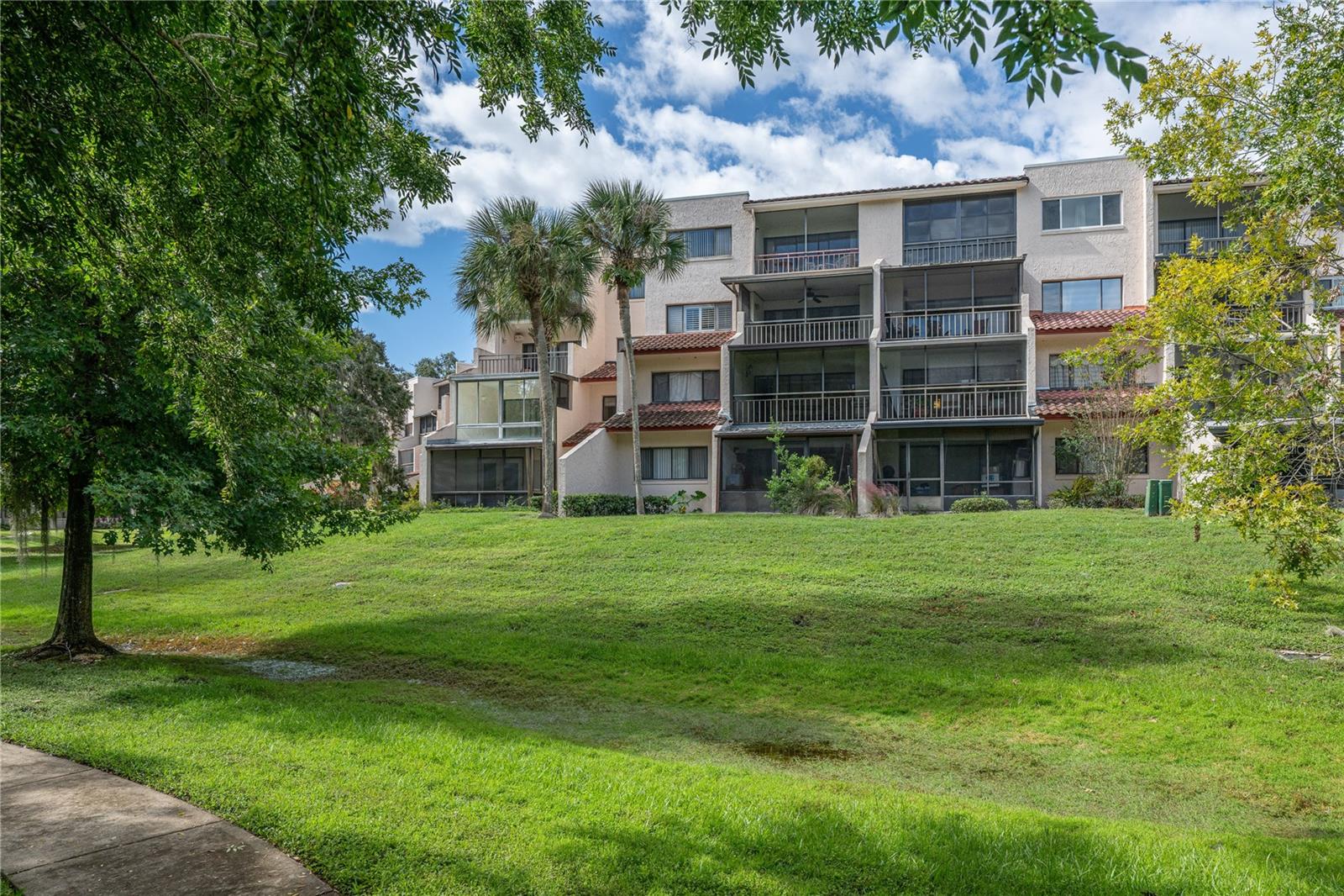 Image 5 of 38 For 1162 Carmel Circle 250
