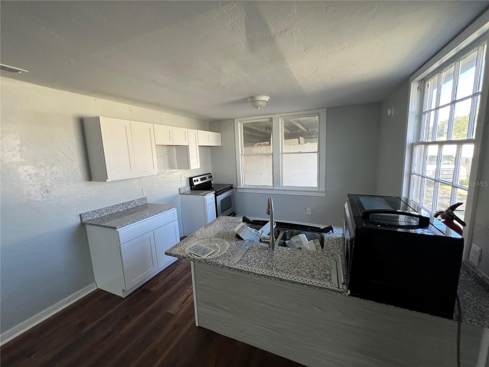 Image 3 of 11 For 323 Franklin Street