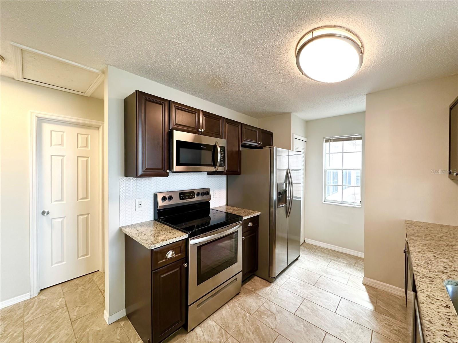 Image 15 of 37 For 654 Roaring Drive 228