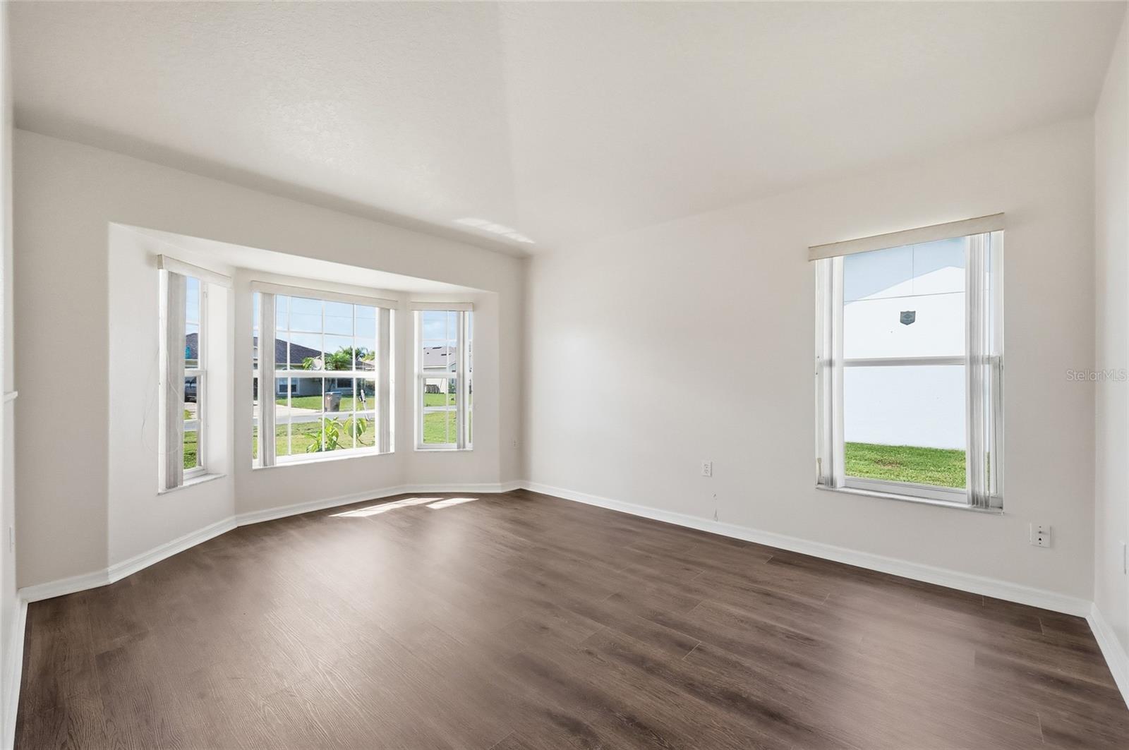 Image 6 of 40 For 917 Alsace Drive