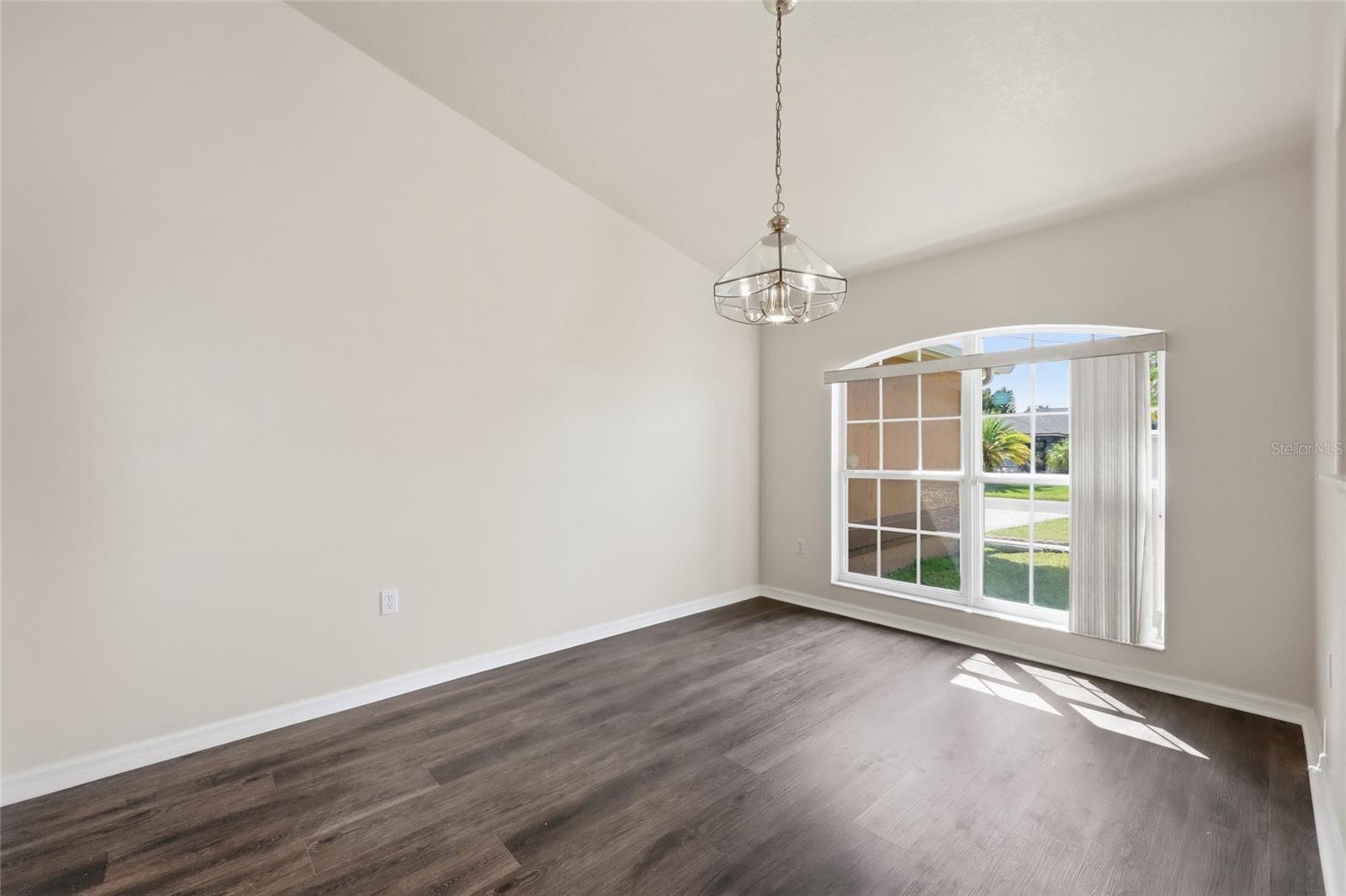 Image 9 of 40 For 917 Alsace Drive