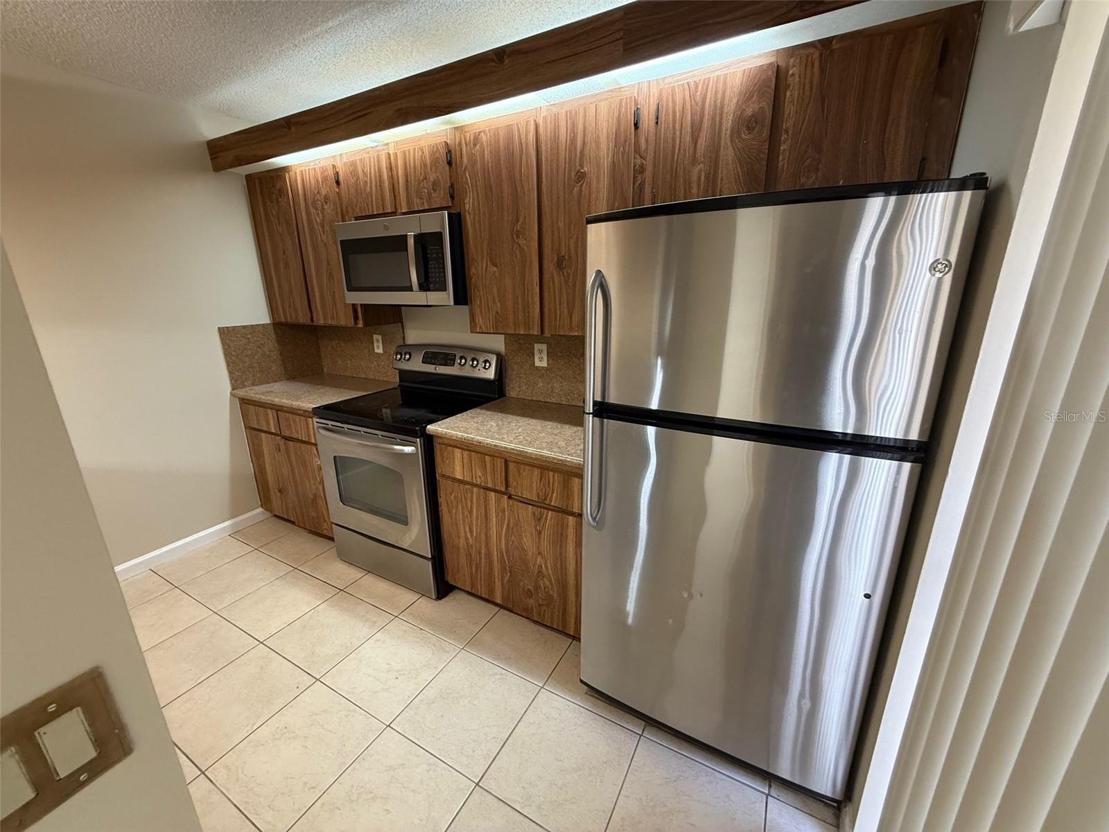 Image 6 of 15 For 5292 Brook Court 211