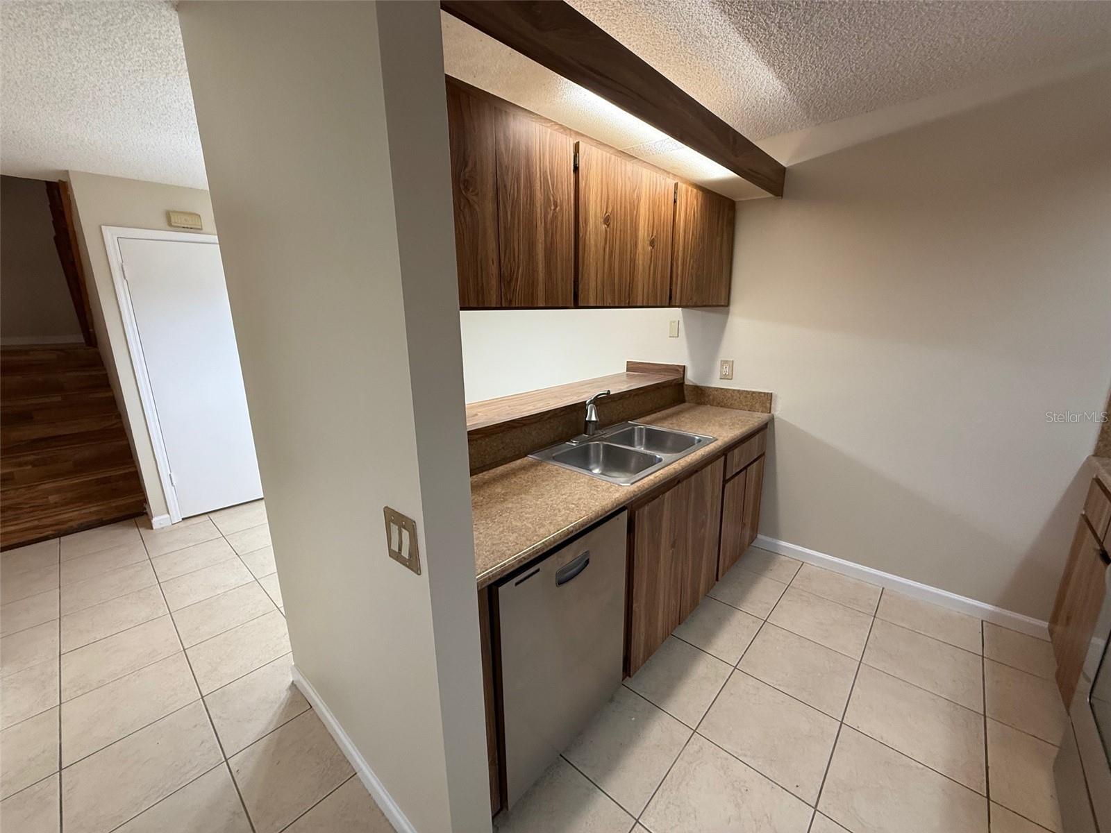 Image 7 of 15 For 5292 Brook Court 211