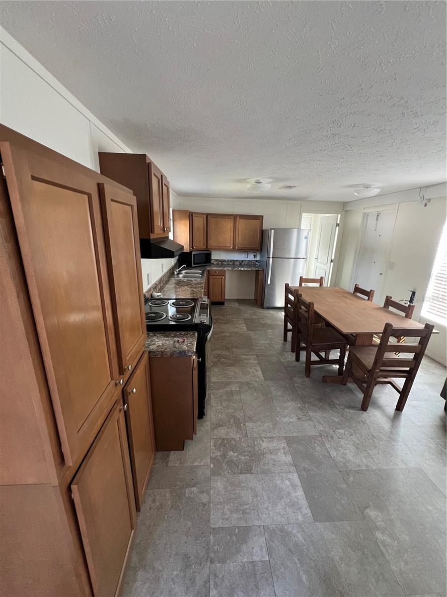 Image 4 of 10 For 231 Carter Street 9