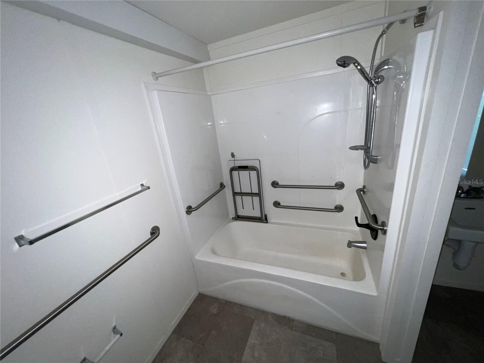 Image 6 of 10 For 231 Carter Street 9