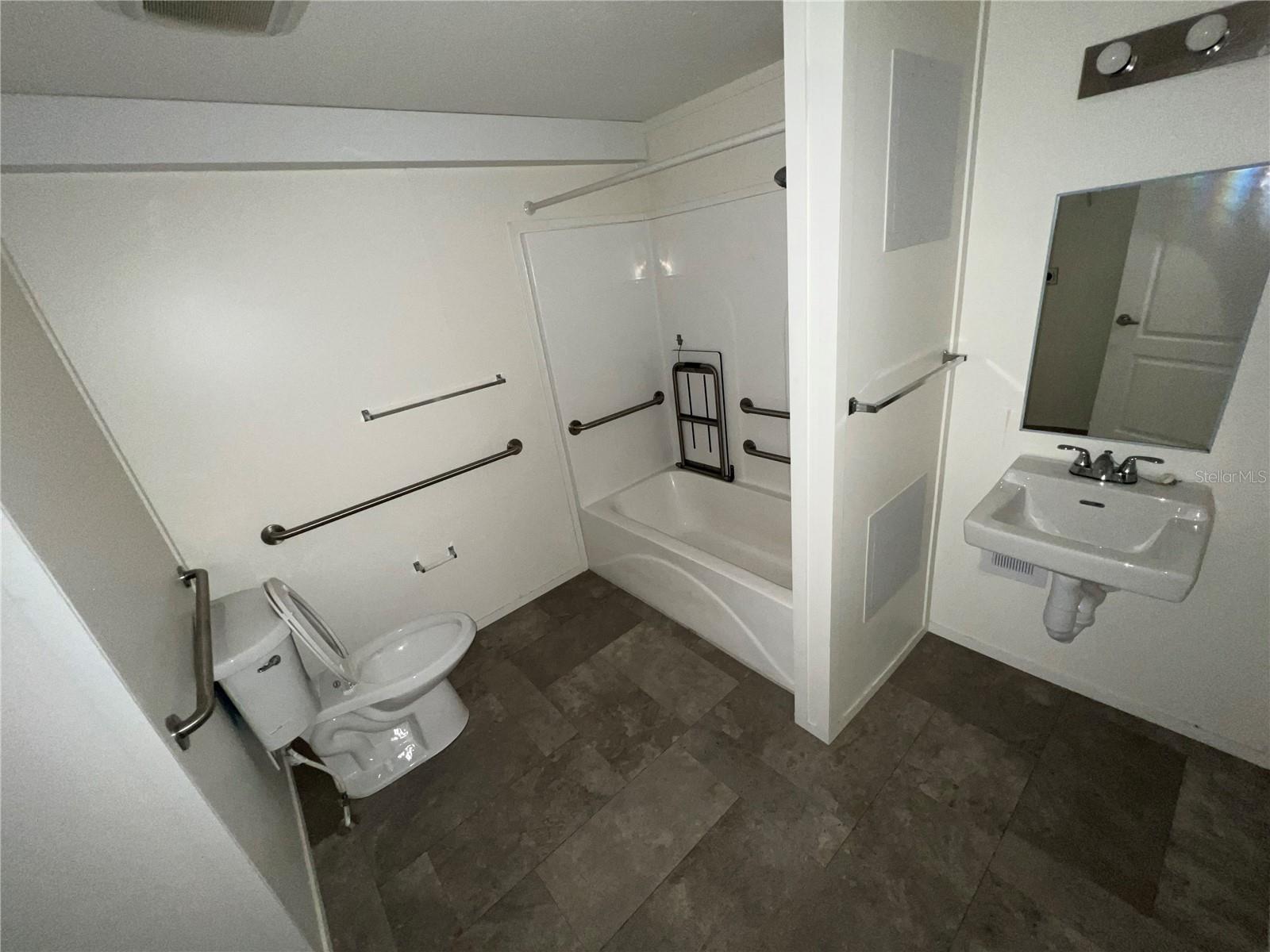 Image 7 of 10 For 231 Carter Street 9