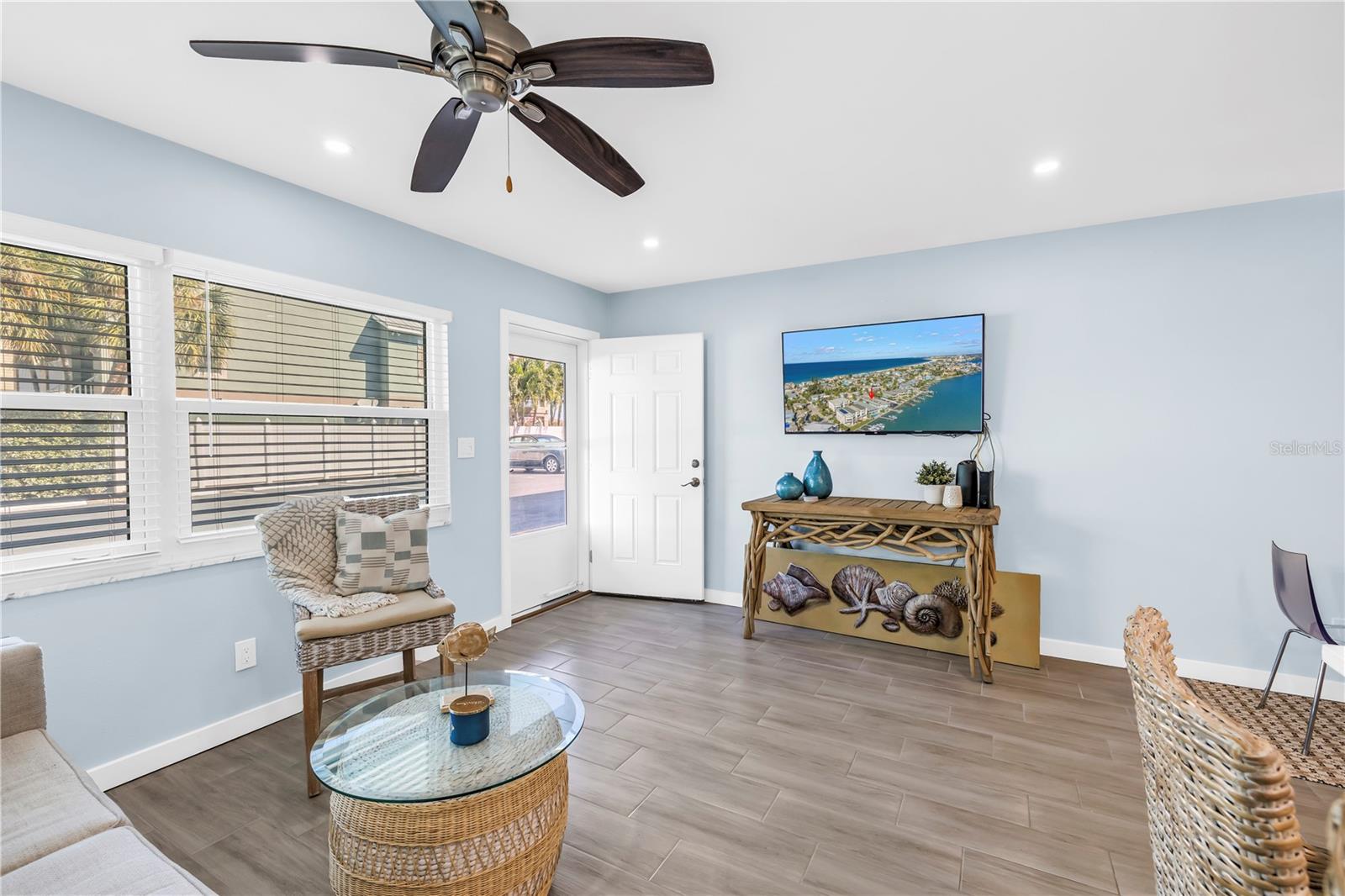 Image 12 of 32 For 8615 Bay Drive 2