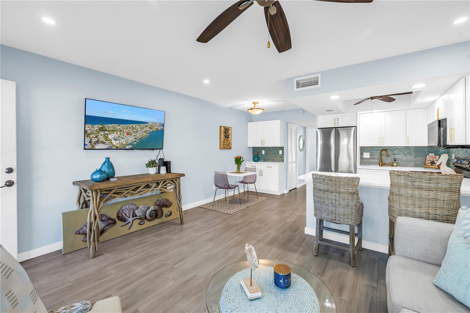 Image 14 of 32 For 8615 Bay Drive 2