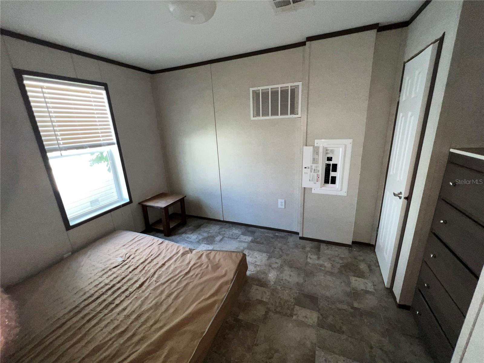 Image 2 of 8 For 231 Carter Street 7