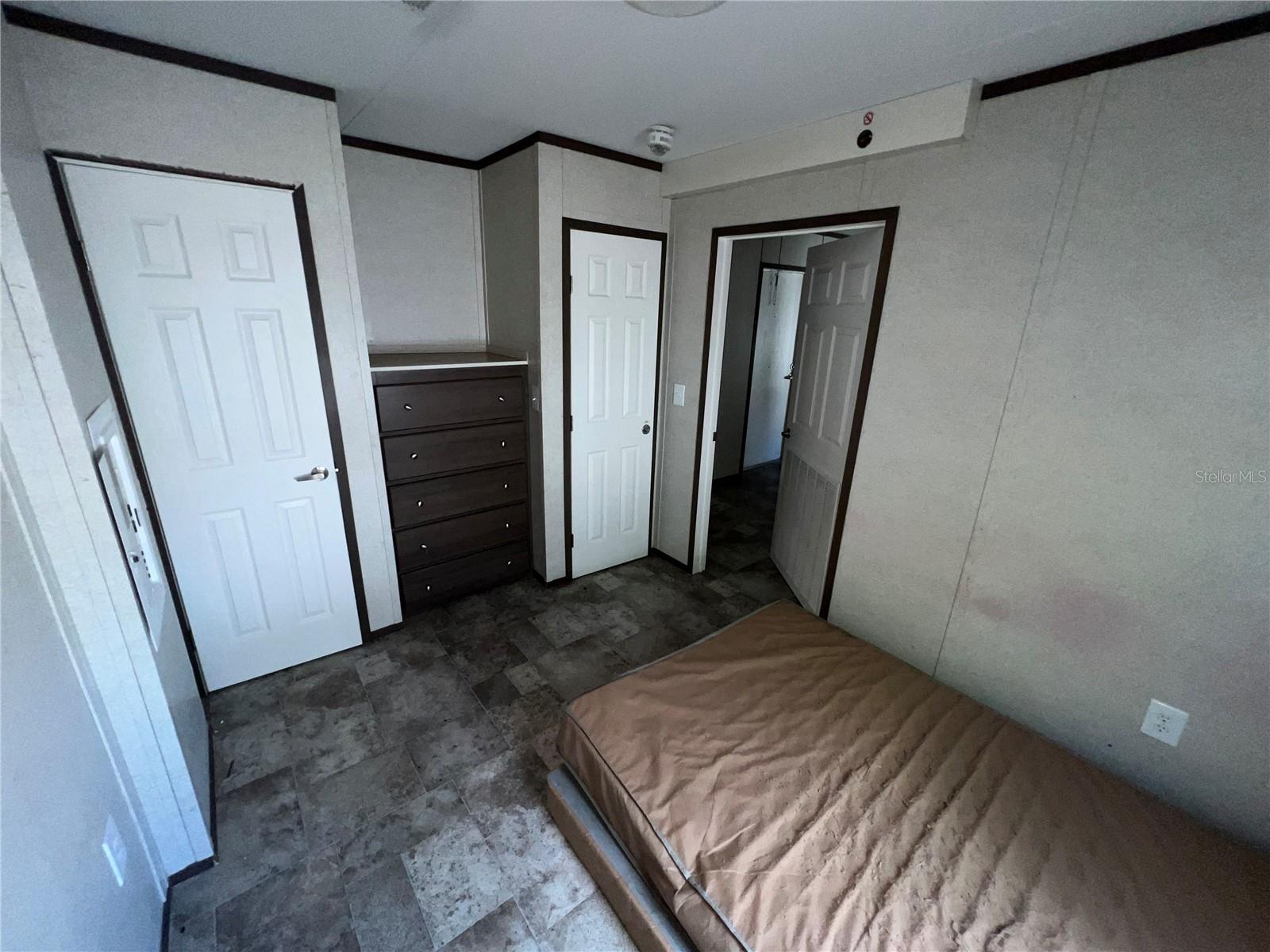 Image 5 of 8 For 231 Carter Street 7