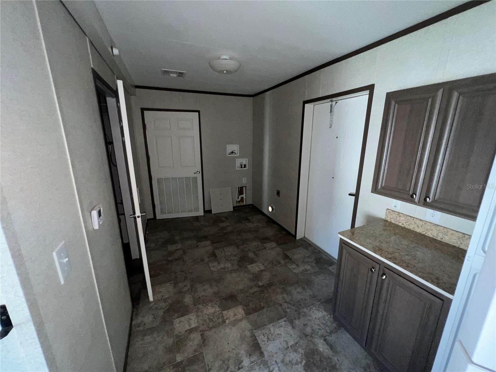 Image 6 of 8 For 231 Carter Street 7