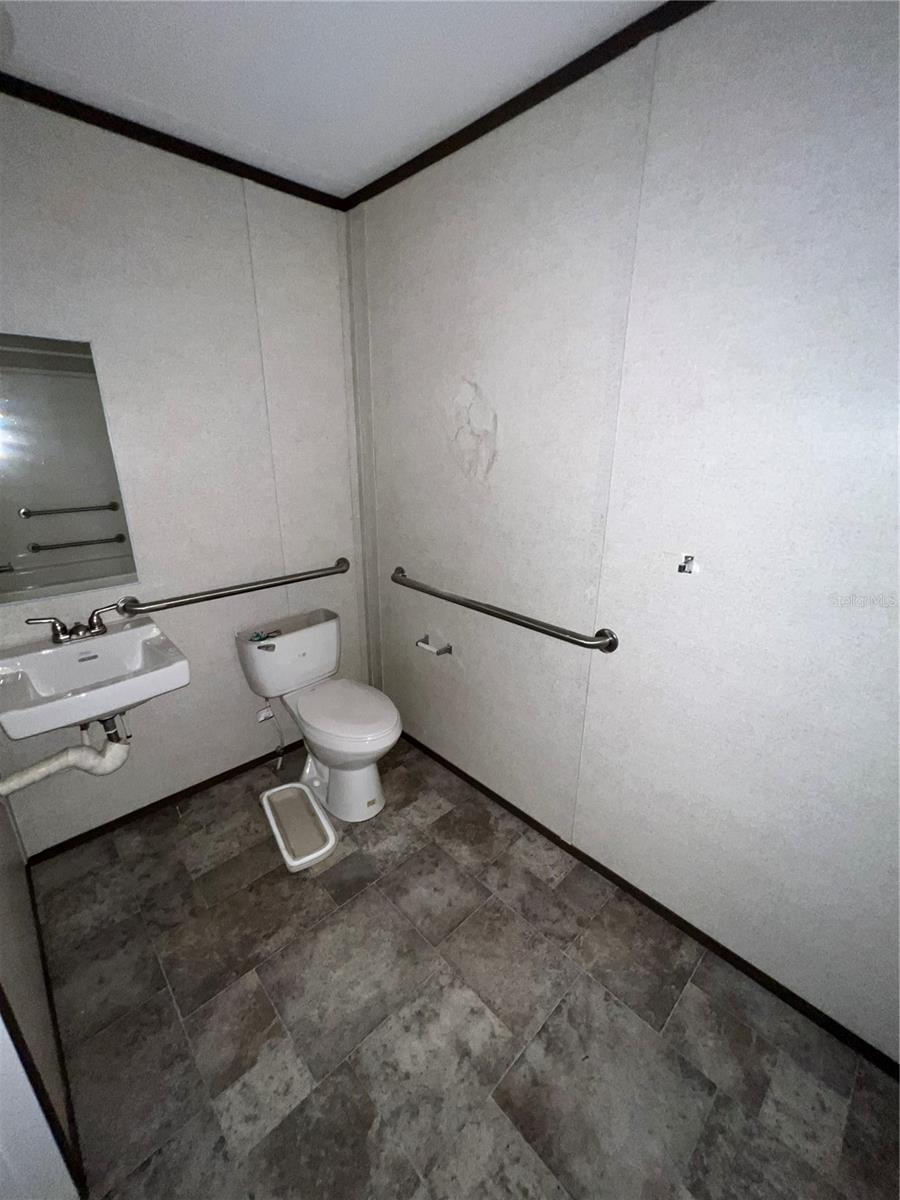 Image 7 of 8 For 231 Carter Street 7