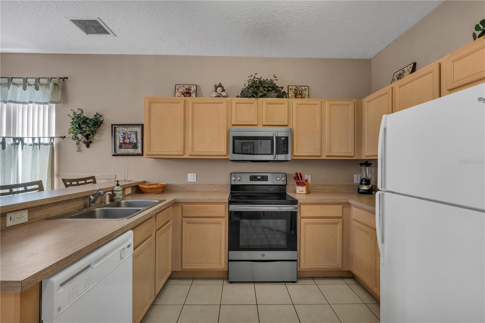 Image 12 of 61 For 708 Eola Way