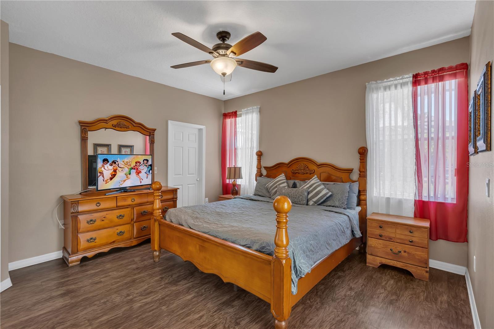 Image 21 of 61 For 708 Eola Way
