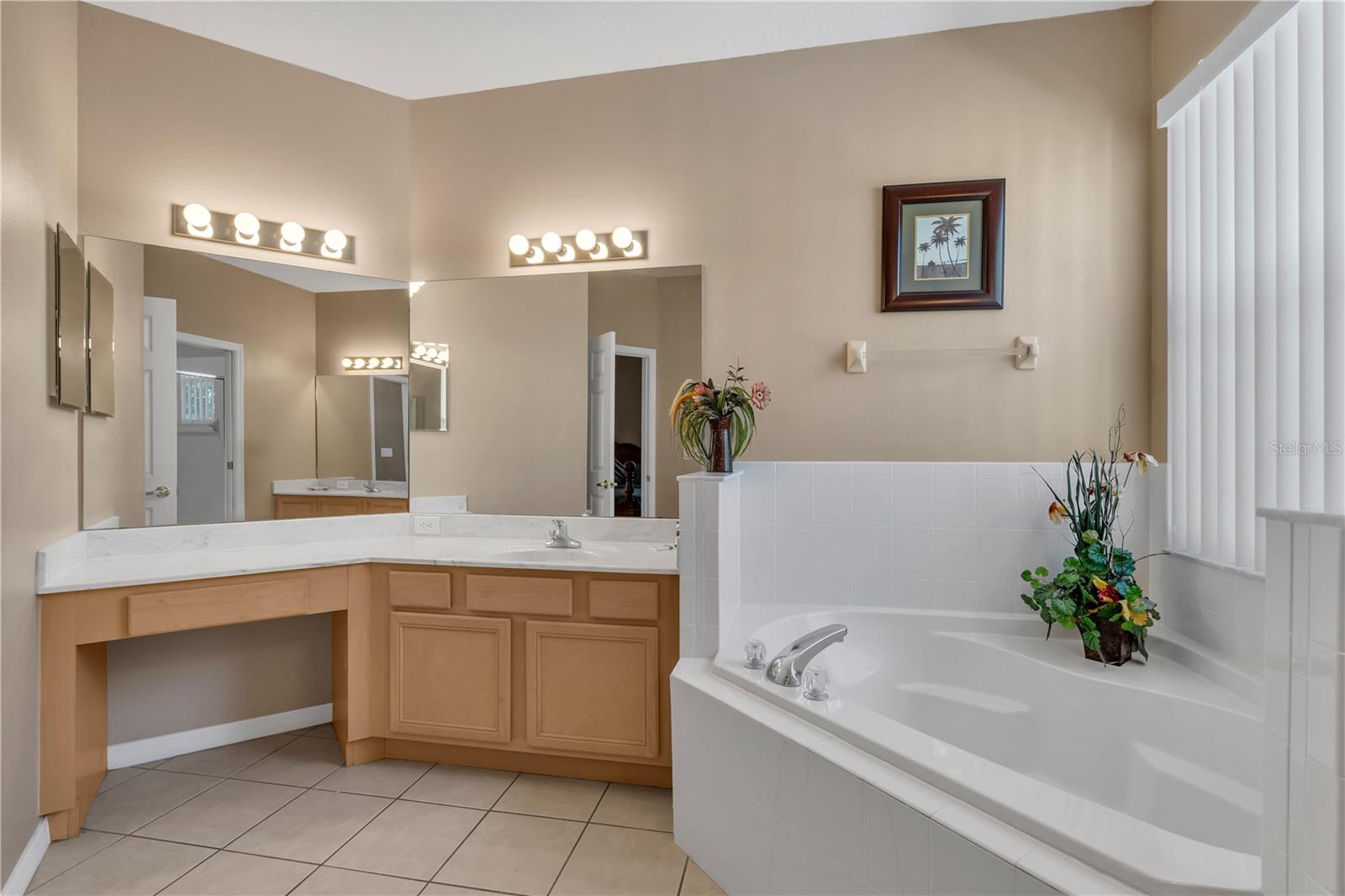 Image 23 of 61 For 708 Eola Way