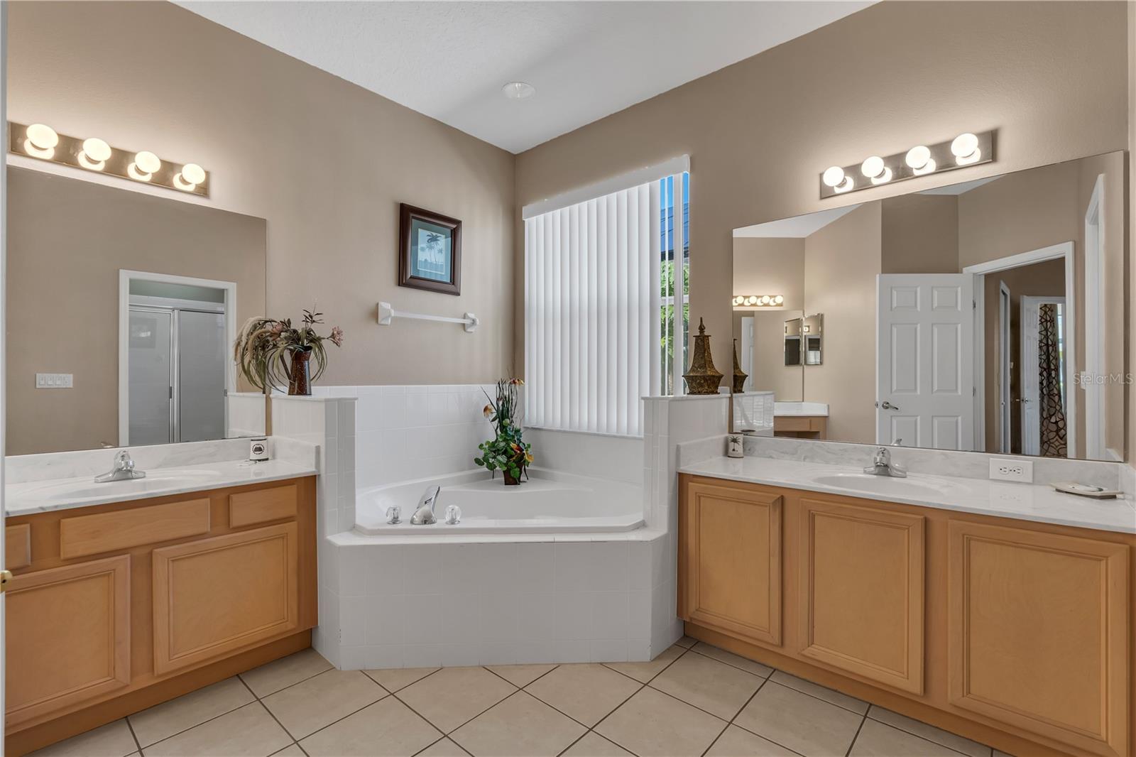 Image 24 of 61 For 708 Eola Way