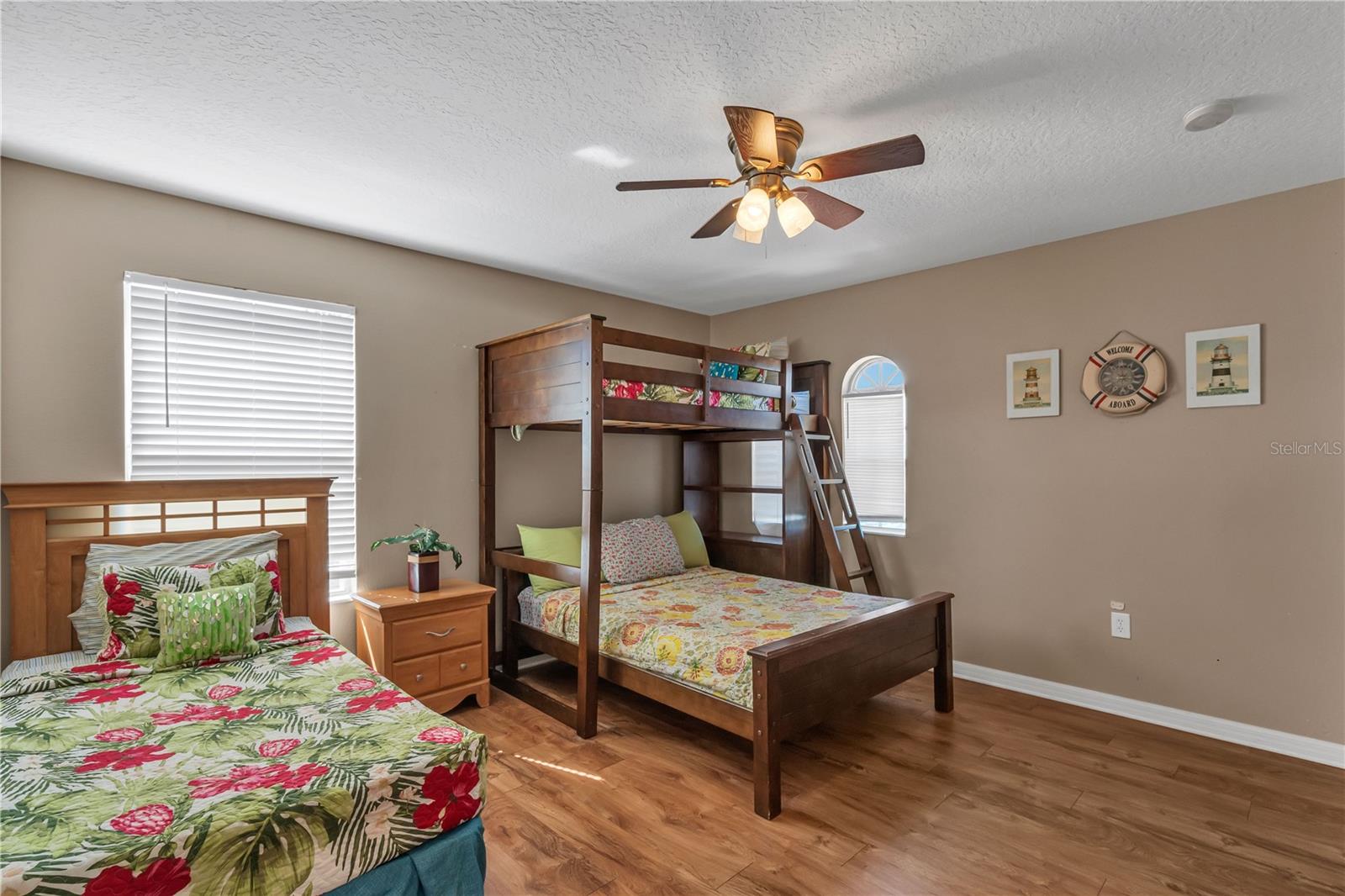 Image 32 of 61 For 708 Eola Way