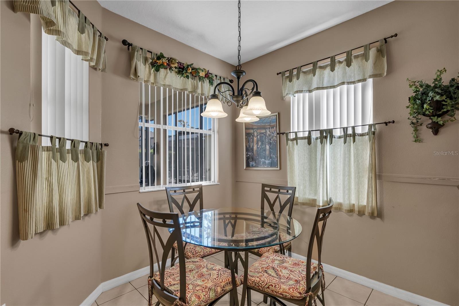 Image 8 of 61 For 708 Eola Way