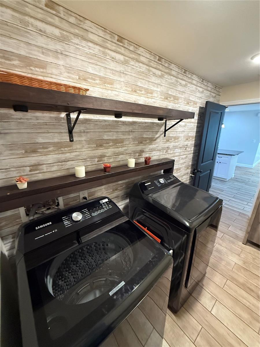 Image 10 of 51 For 2545 El Portal Avenue