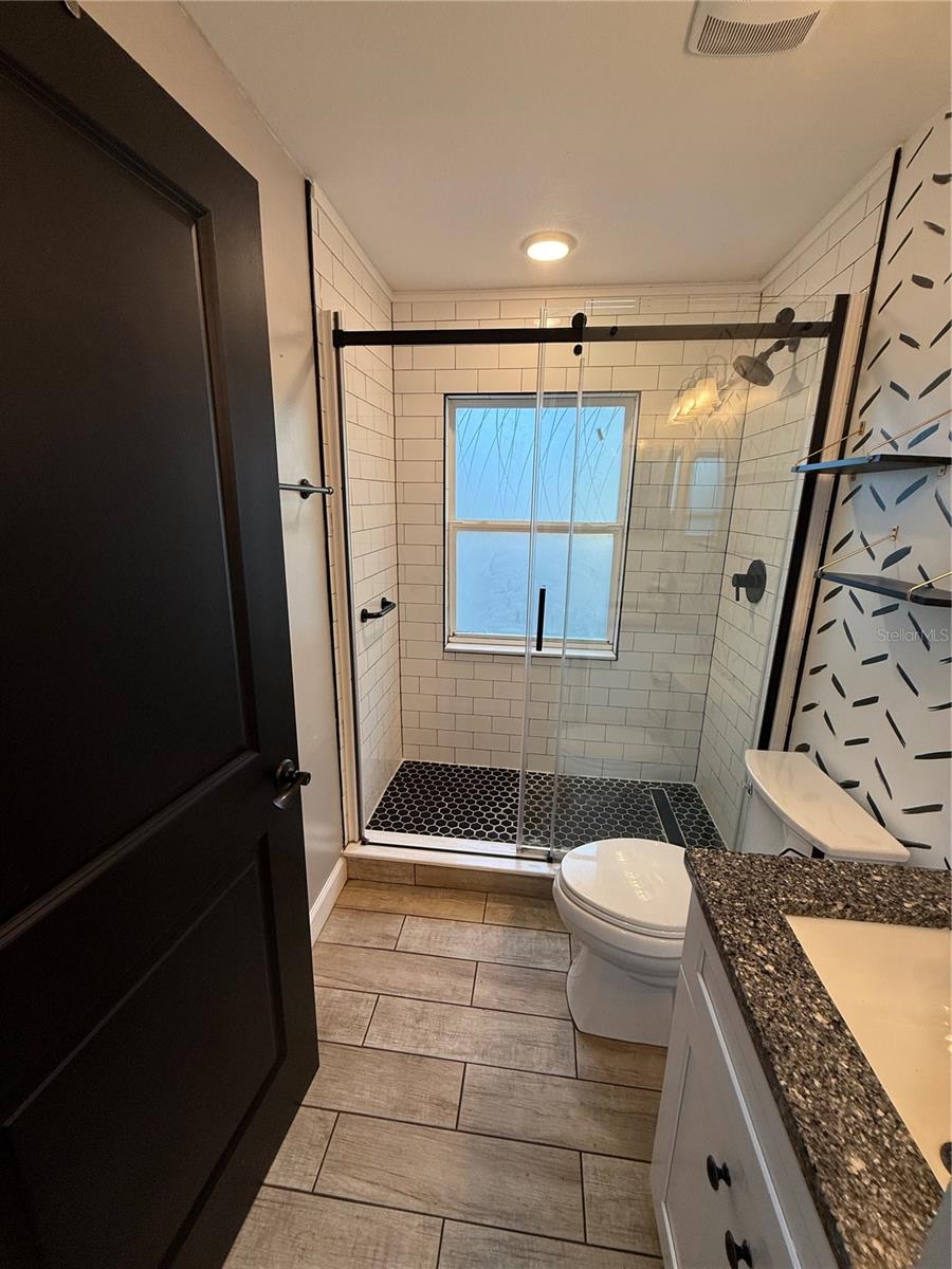 Image 16 of 51 For 2545 El Portal Avenue