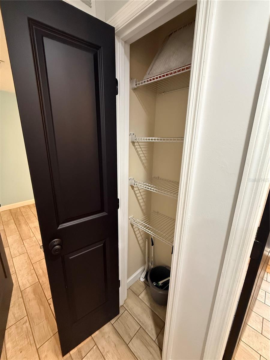 Image 19 of 51 For 2545 El Portal Avenue