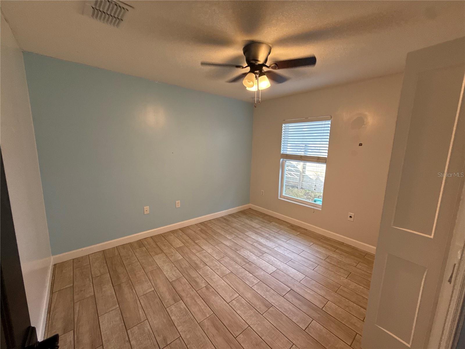 Image 20 of 51 For 2545 El Portal Avenue