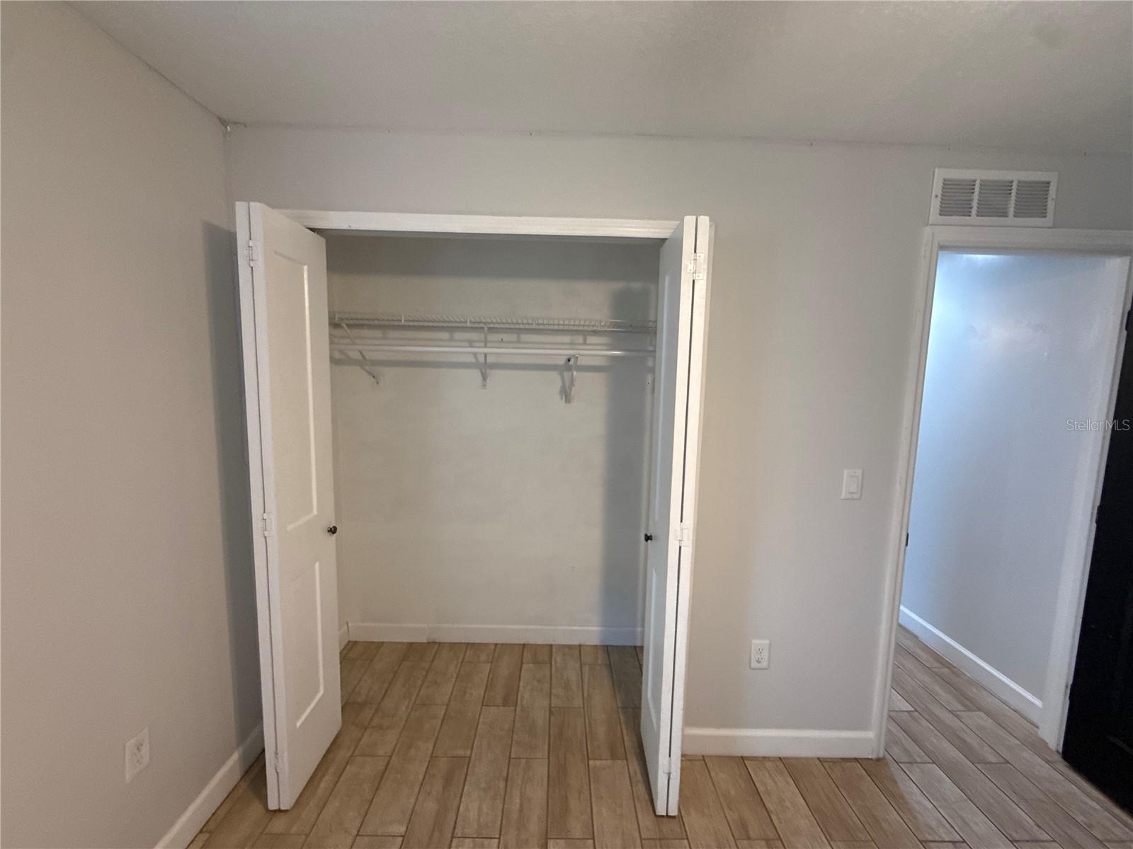 Image 23 of 51 For 2545 El Portal Avenue