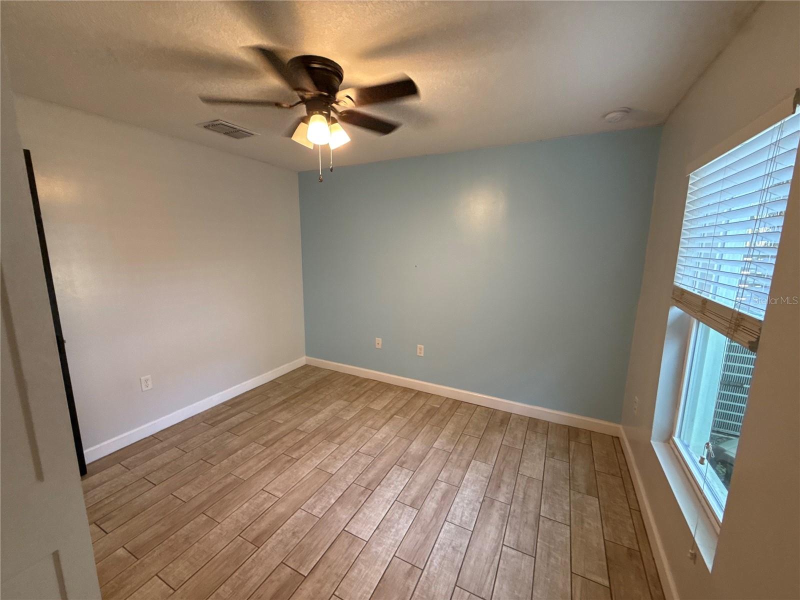 Image 24 of 51 For 2545 El Portal Avenue