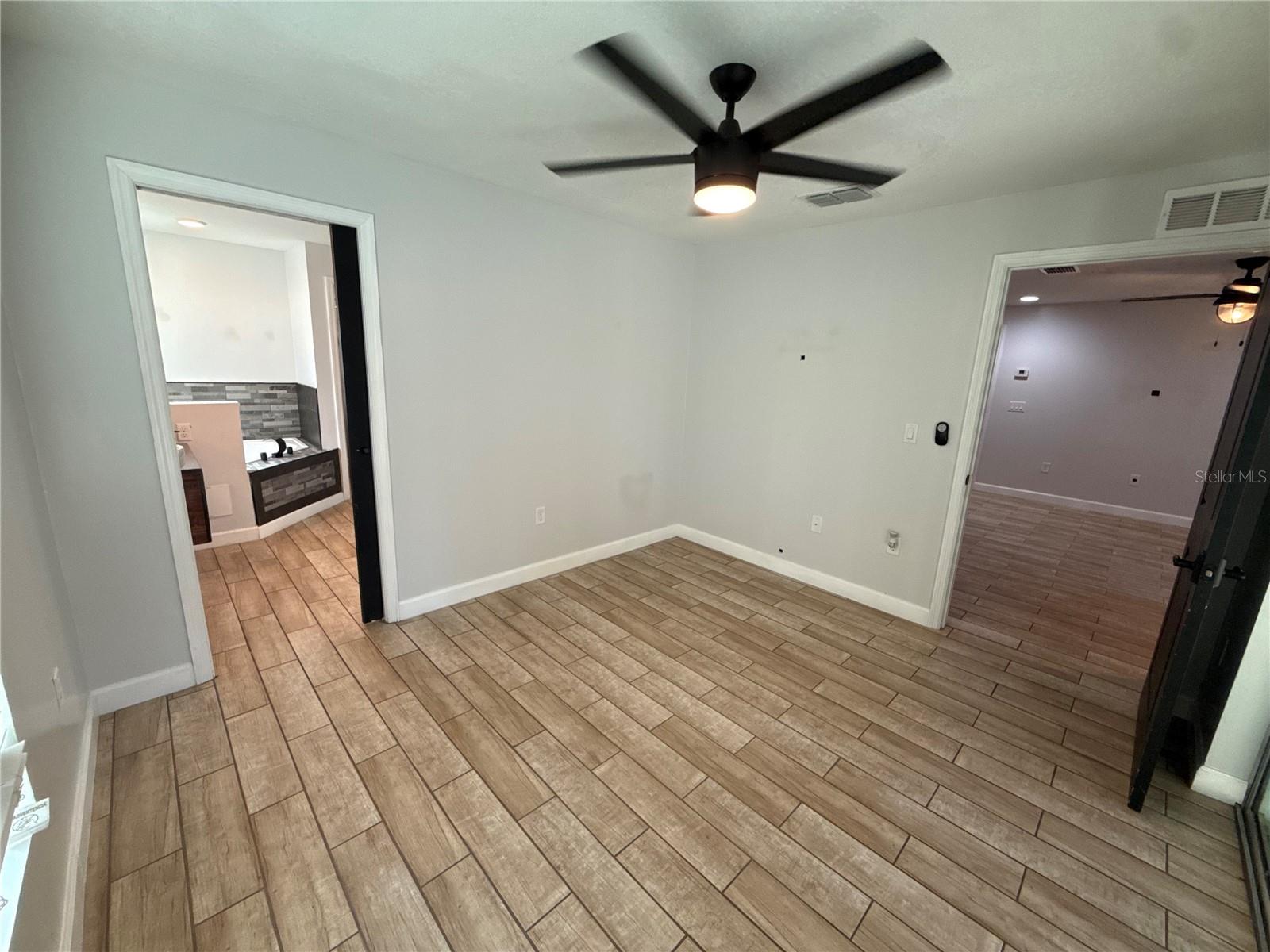 Image 28 of 51 For 2545 El Portal Avenue