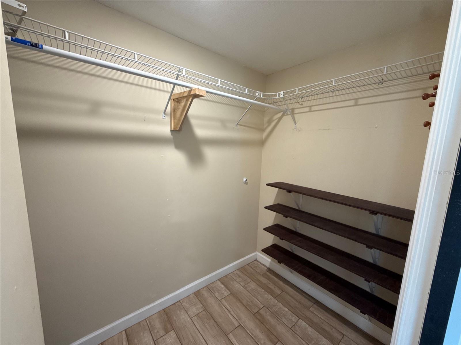 Image 33 of 51 For 2545 El Portal Avenue