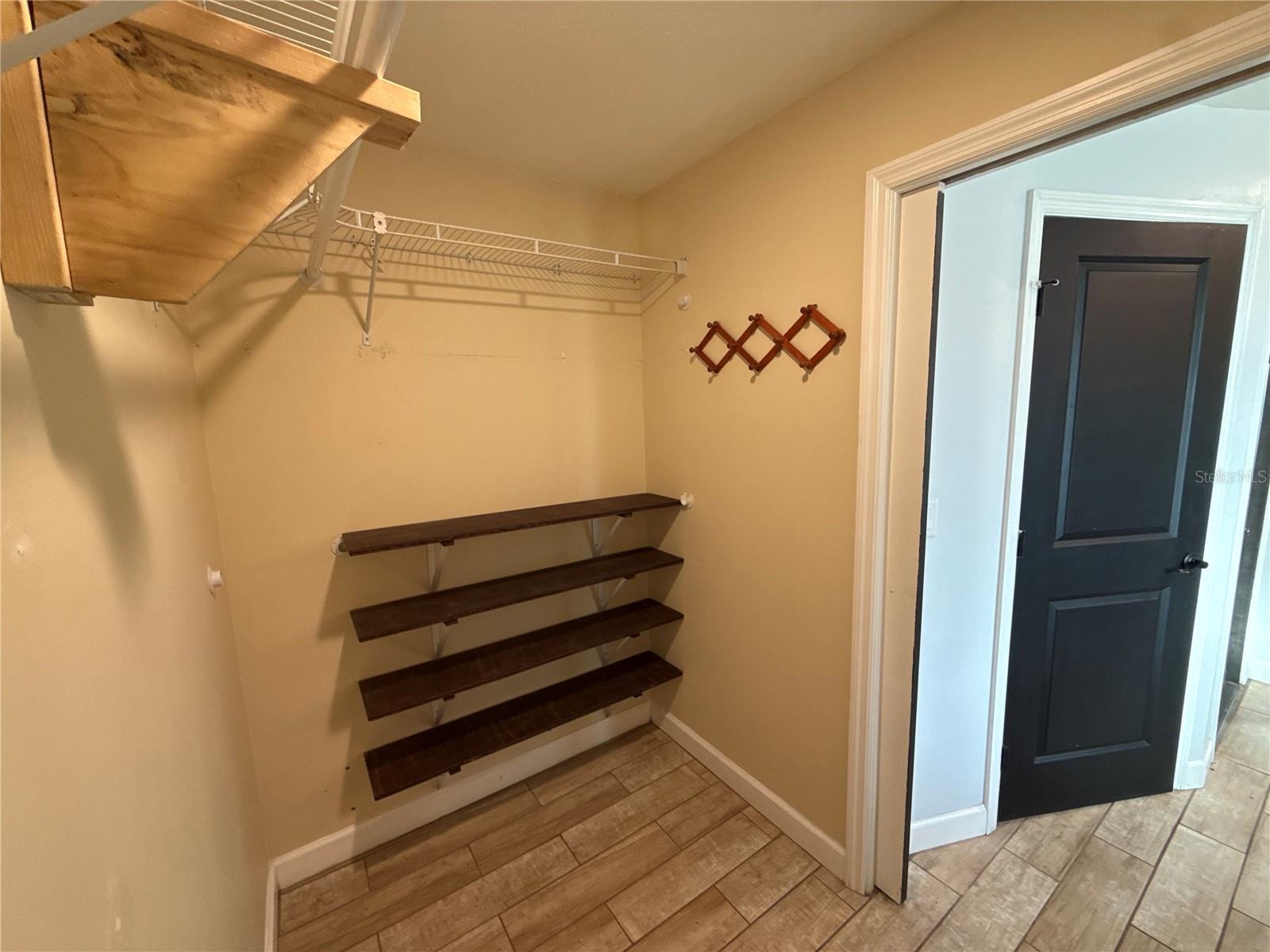 Image 34 of 51 For 2545 El Portal Avenue