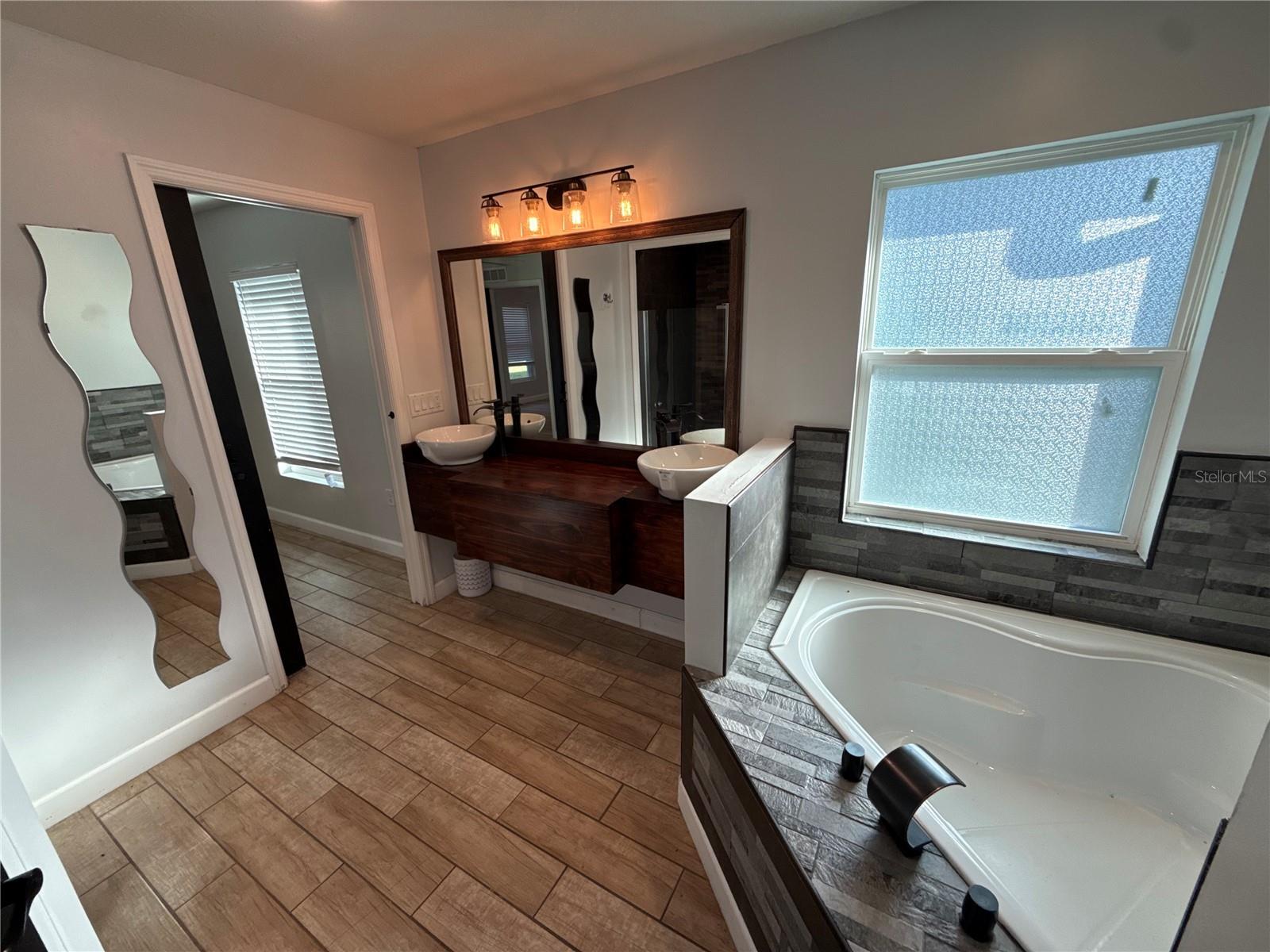 Image 36 of 51 For 2545 El Portal Avenue