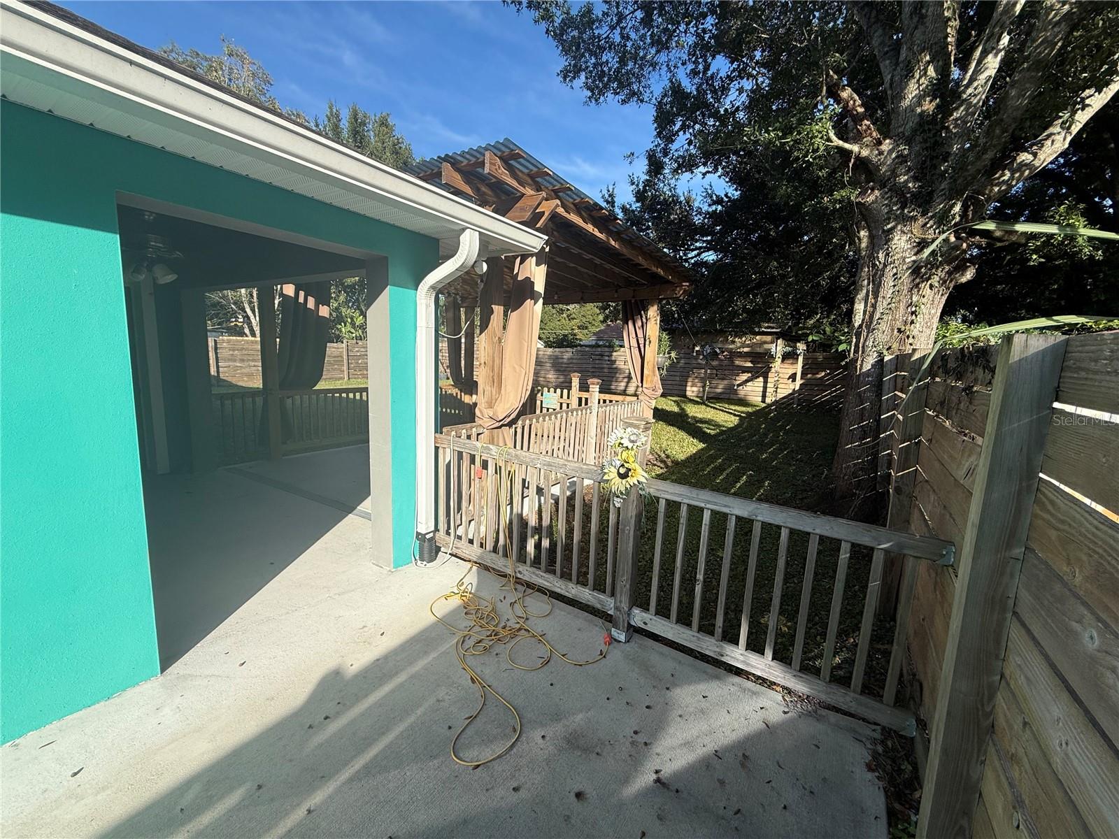 Image 37 of 51 For 2545 El Portal Avenue