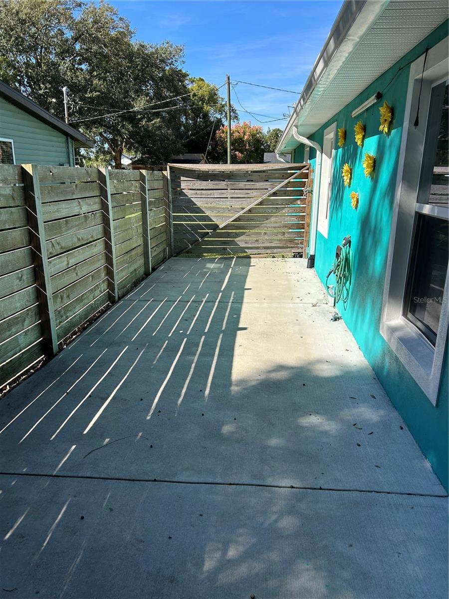 Image 47 of 51 For 2545 El Portal Avenue