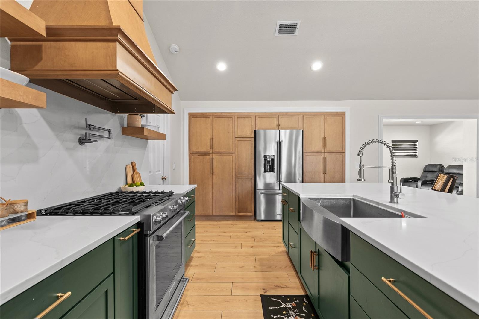 Image 18 of 44 For 963 Glenview Circle