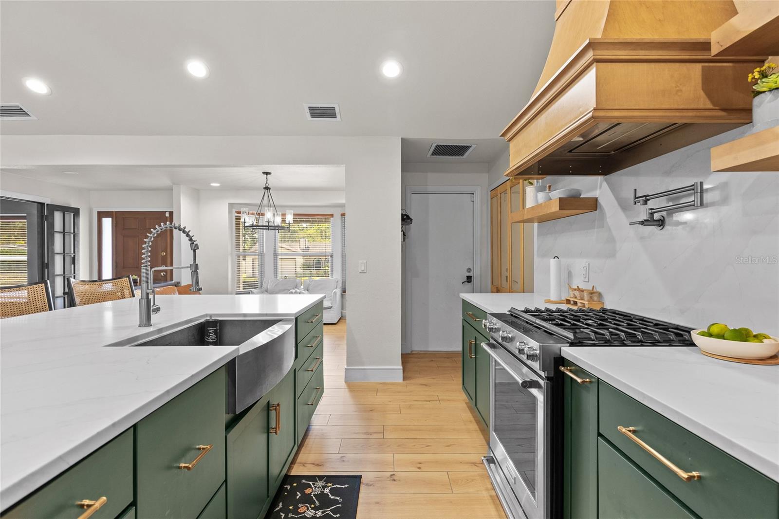 Image 19 of 44 For 963 Glenview Circle