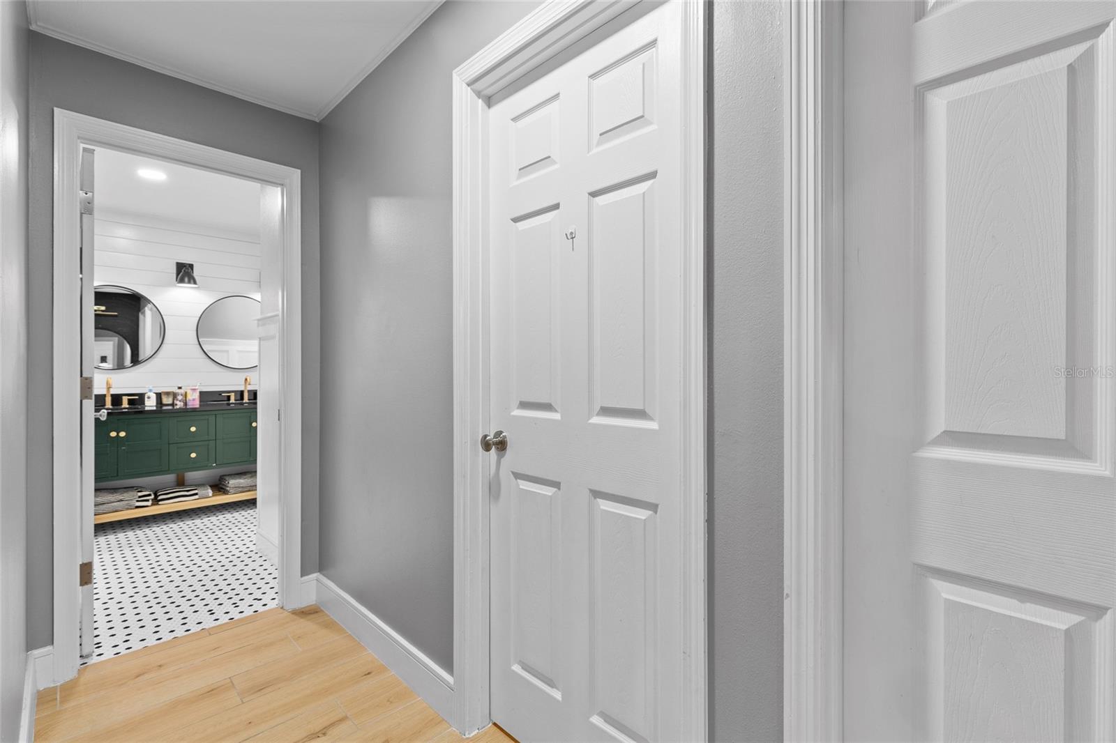 Image 23 of 44 For 963 Glenview Circle
