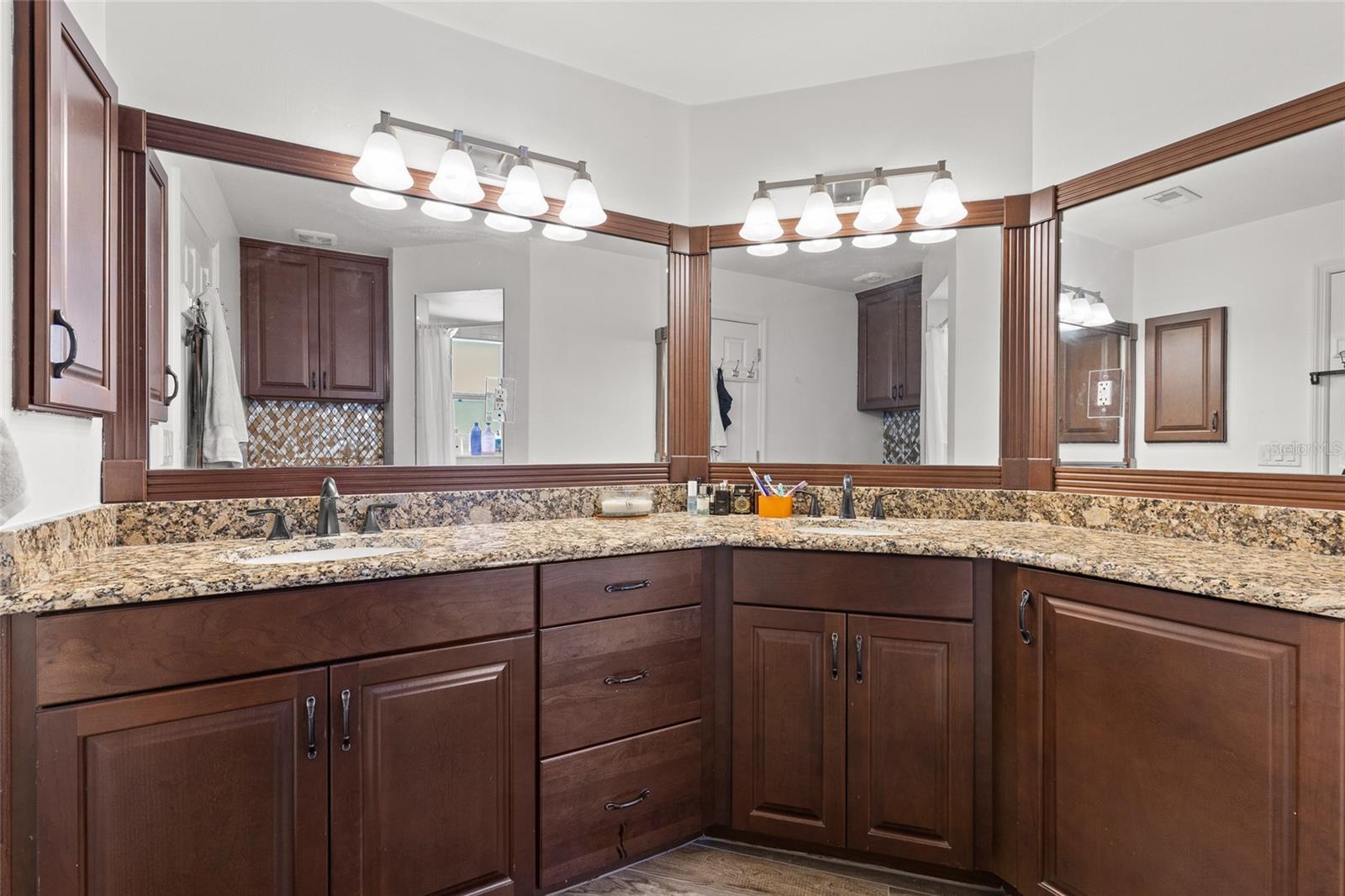 Image 29 of 44 For 963 Glenview Circle