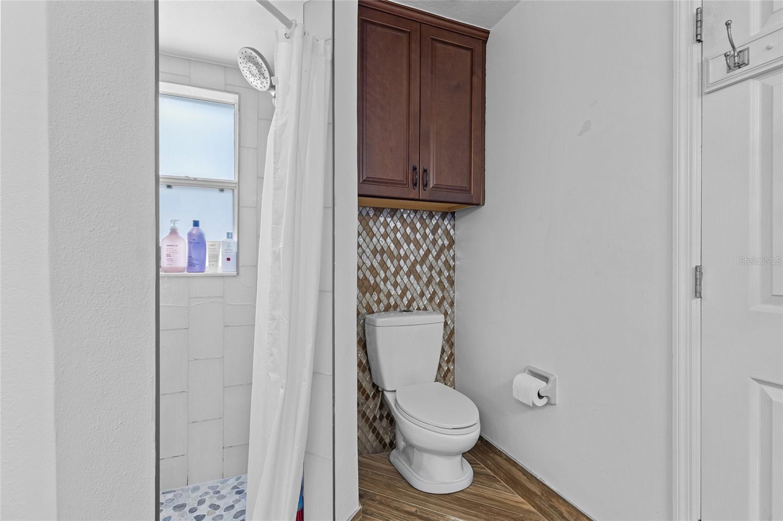 Image 30 of 44 For 963 Glenview Circle