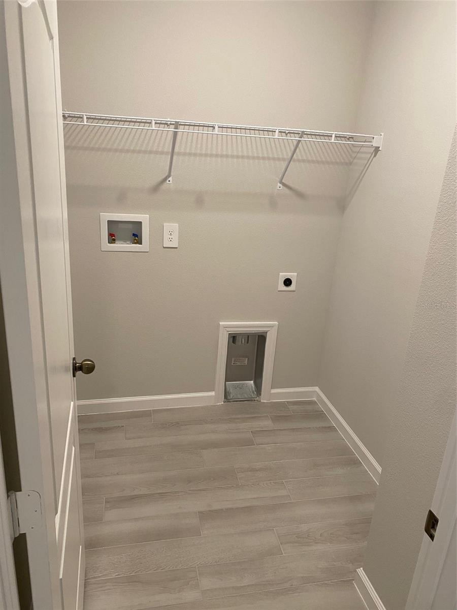 Image 19 of 25 For 231 Cape Honeysuckle Place