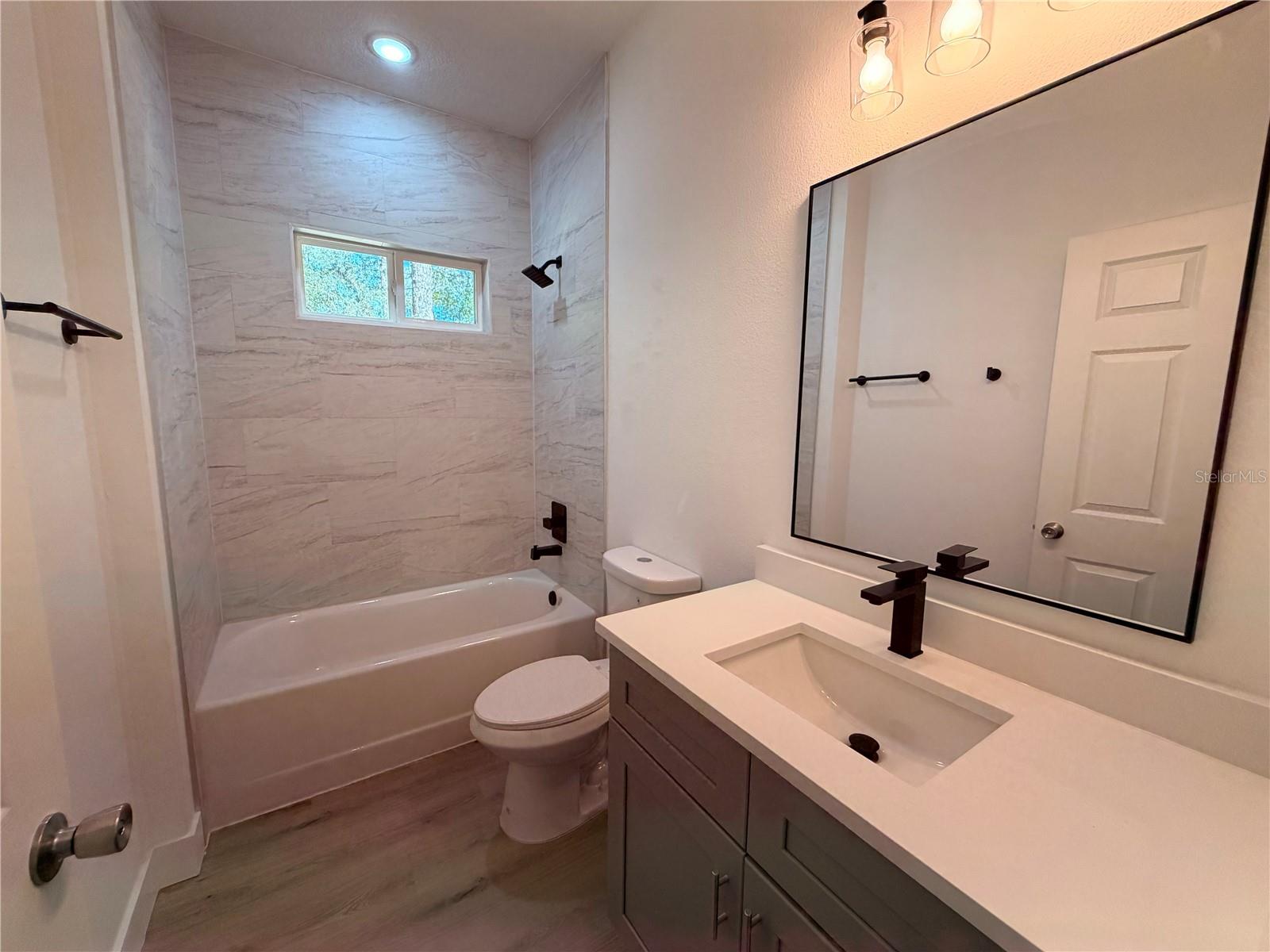 Listing photo id 9 for 3546 Marshal Place