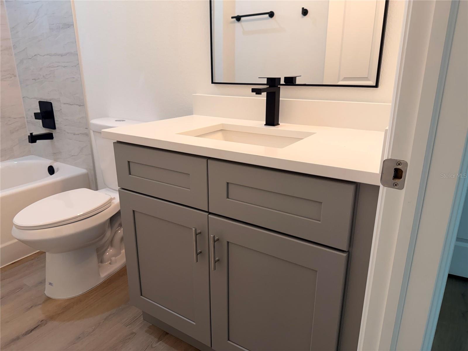 Listing photo id 10 for 3546 Marshal Place