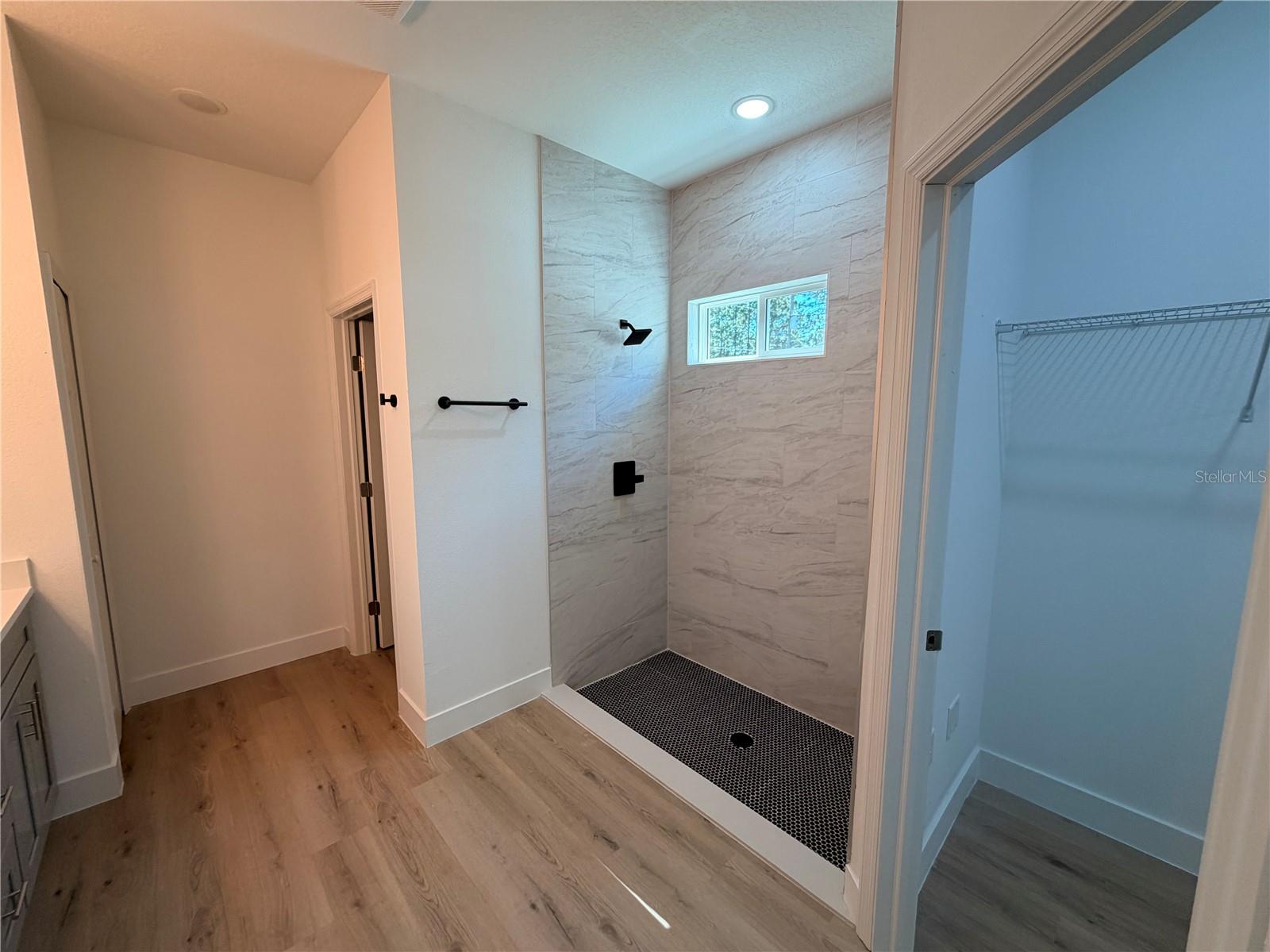 Listing photo id 11 for 3546 Marshal Place