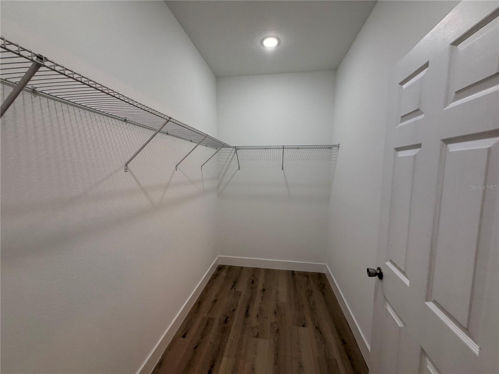 Listing photo id 13 for 3546 Marshal Place