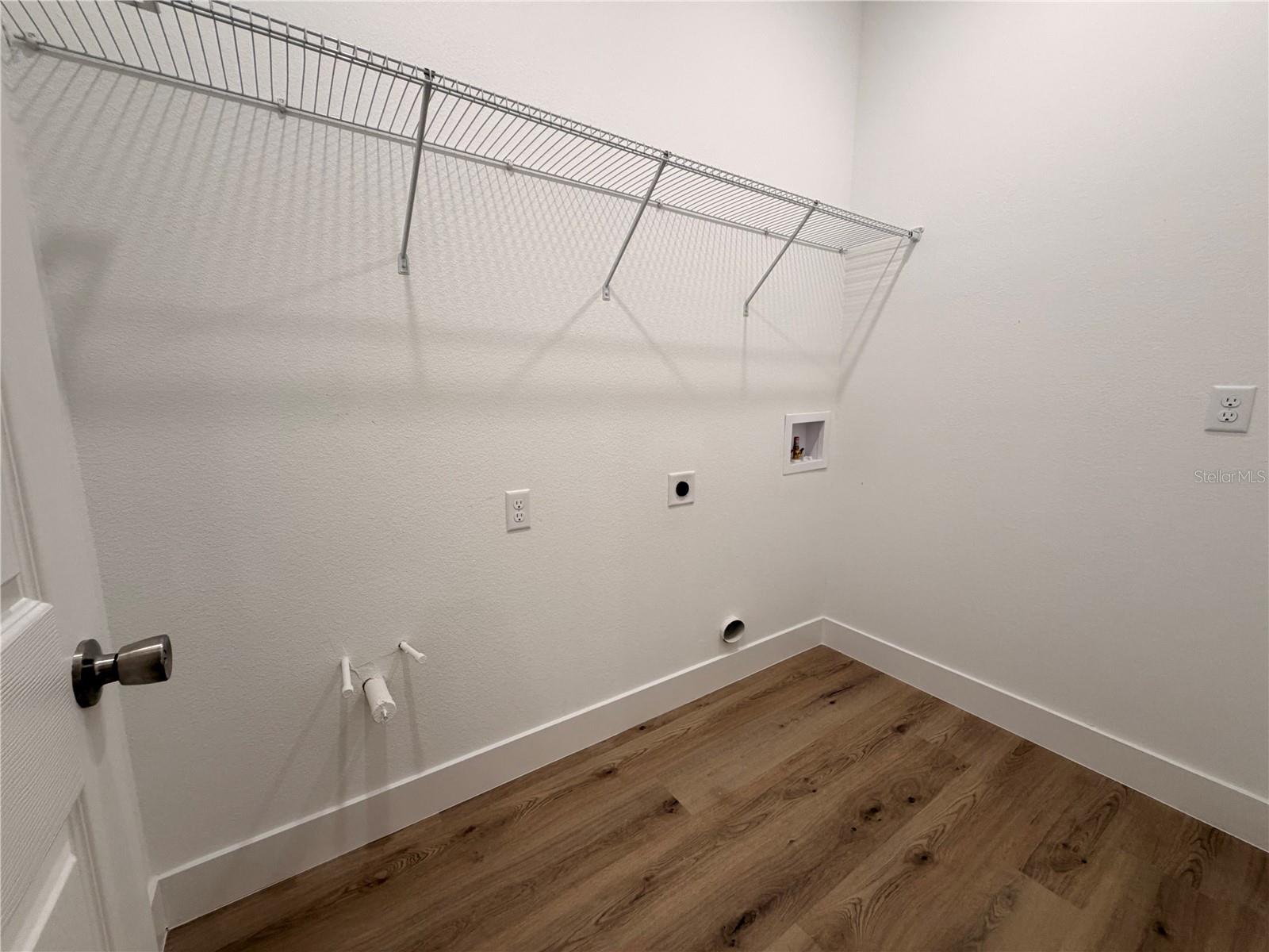 Listing photo id 22 for 3546 Marshal Place