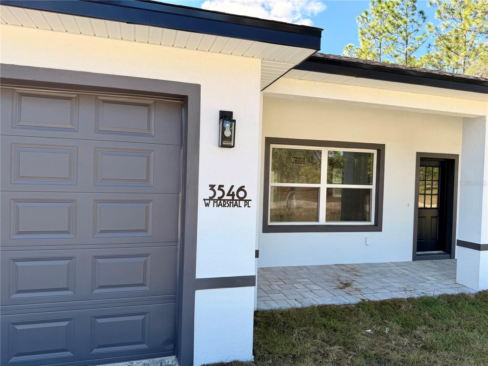 Listing photo id 2 for 3546 Marshal Place