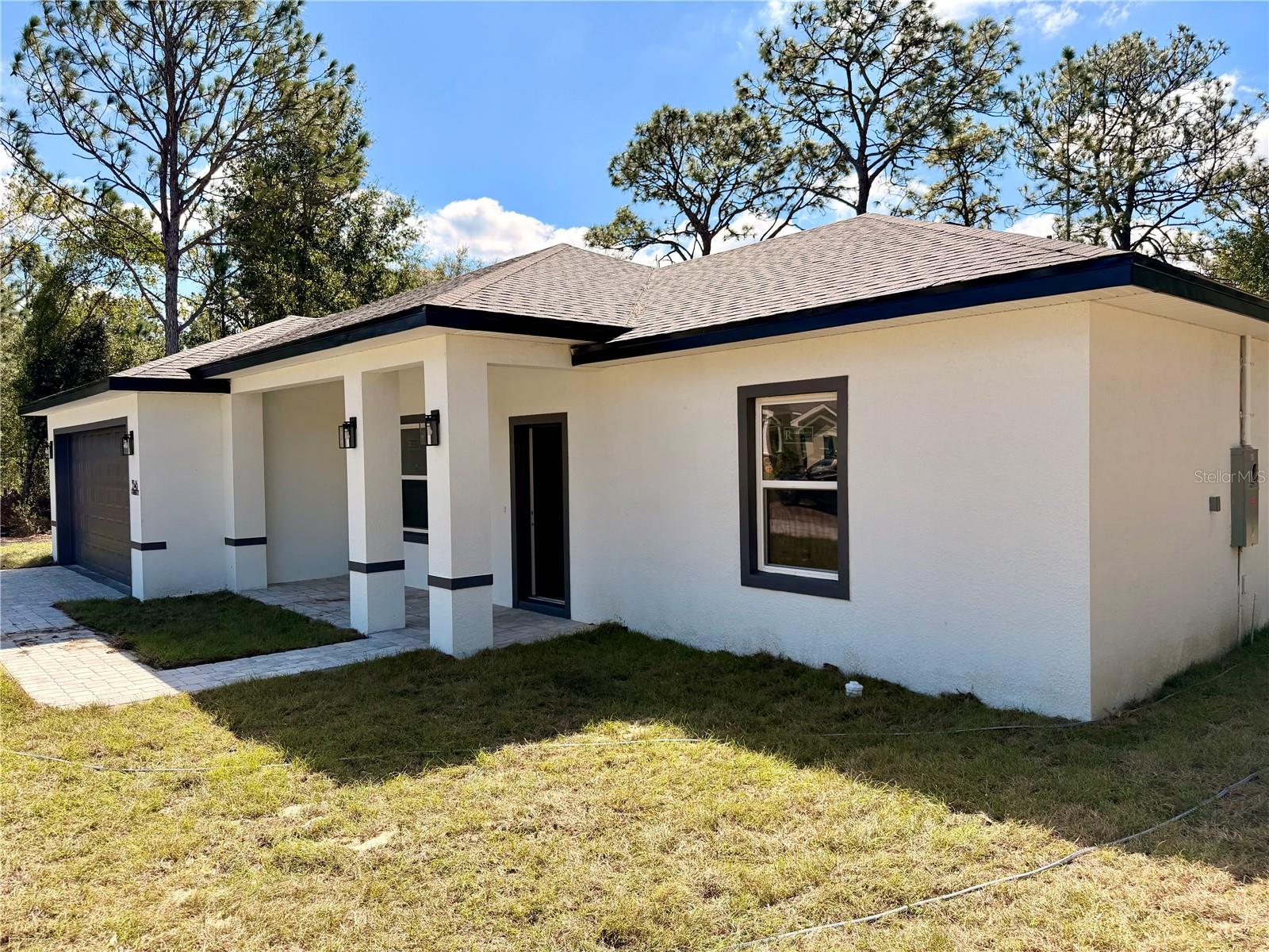 Listing photo id 3 for 3546 Marshal Place