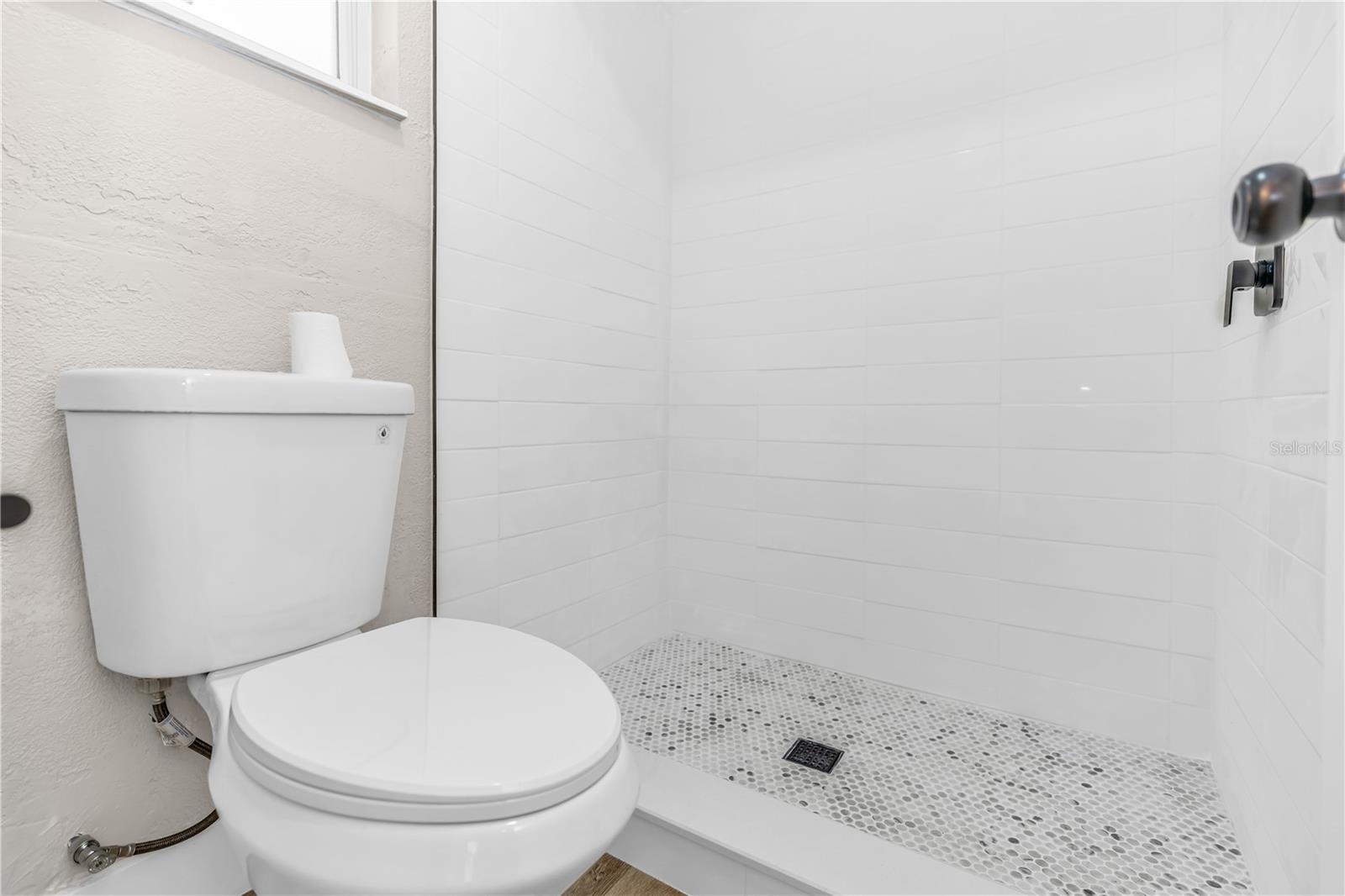 Image 11 of 18 For 652 Moss Drive